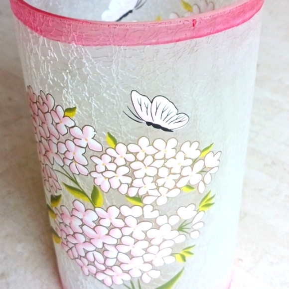 Hurricane/vase by valeri parhill/Qvc,New,hydrangeas-butterfly,crackle glass,8" - Picture 3 of 8